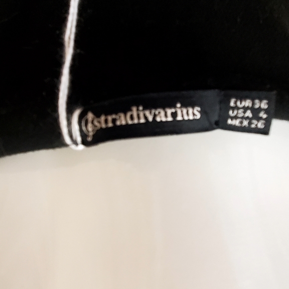 Stradivarius Black Assymetrical skirt - Picture 2 of 7